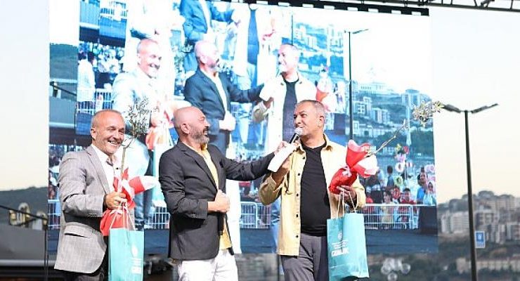 Gazeteciler Yavuz Oğhan ve Akif Beki Gemlik Zeytini Festivali’nde okurlarıyla buluştu