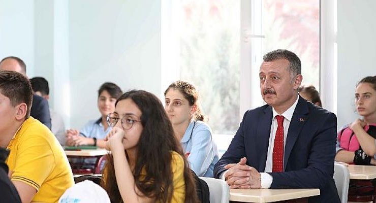 Kocaeli Belediye Başkanı Tahir Büyükakın’dan Öğrencilere Mesaj