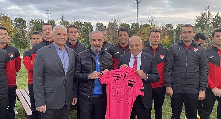 TFF Başkanı Mehmet Büyükekşi, Süper Lig ve VAR hakemleri yemekte bir araya geldi