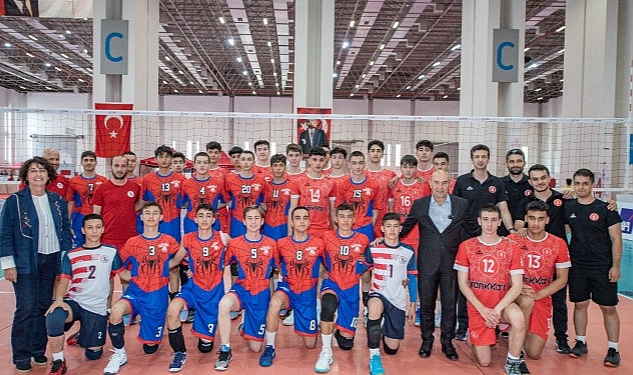 Voleybol Altyapılar Türkiye Şampiyonası İzmir'de sürüyor Başkan Soyer: Her yıl ev sahipliği yapabiliriz