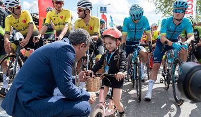 59. Cumhurbaşkanlığı Türkiye Bisiklet Turu'nun 3. Etabı olan Fethiye – Marmaris etabında 23 Nisan Ulusal Egemenlik ve Çocuk Bayramı coşkuyla kutluyor