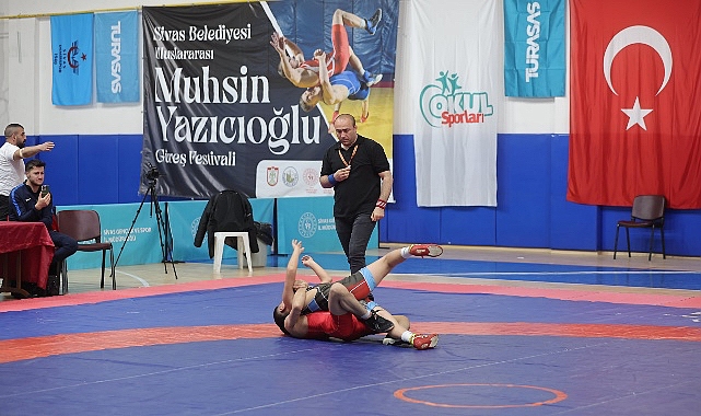 Sivas Belediyesi öncülüğünde düzenlenen “Uluslararası Muhsin Yazıcıoğlu Güreş Festivali" başladı